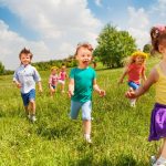 Kokios aktyvios pramogos vaikams padėtų numesti jiems svorio?