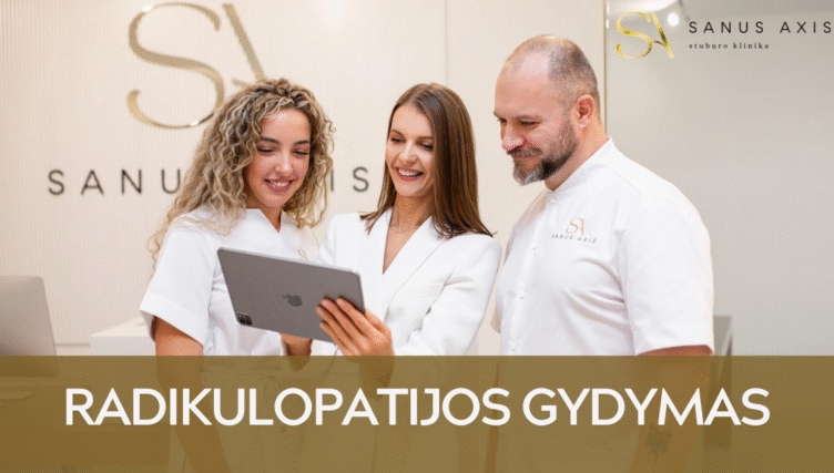 Šeimos gydytoja ir pacientai aptaria radiologijos gydymo galimybes naudojant planšetę.